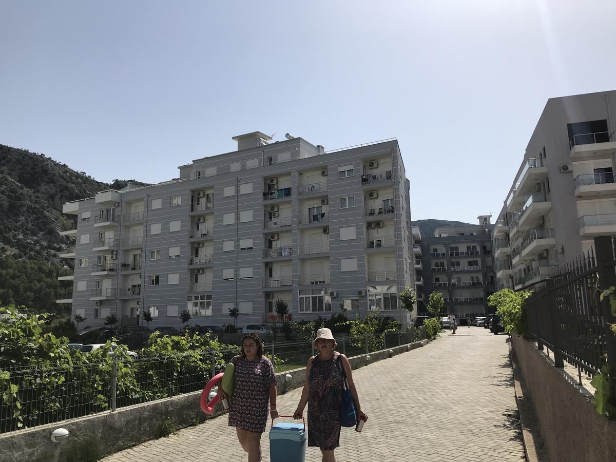Viktoria'S Apartments Shengjin Exterior photo