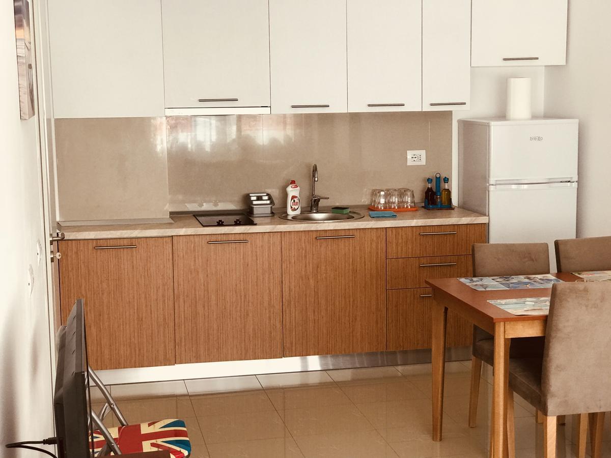 Viktoria'S Apartments Shengjin Exterior photo